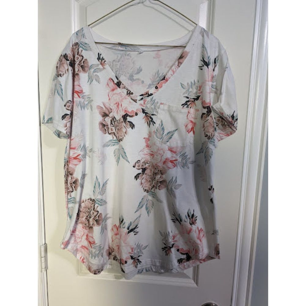 {3 for $15} Floral T-Shirt